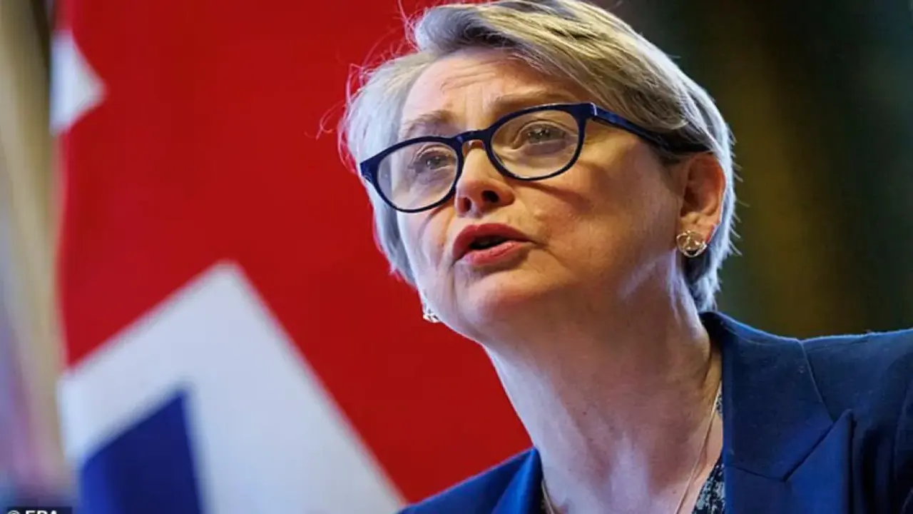 تحذير بريطاني من منح ترامب إيران السيطرة الكاملة على مضيق هرمز